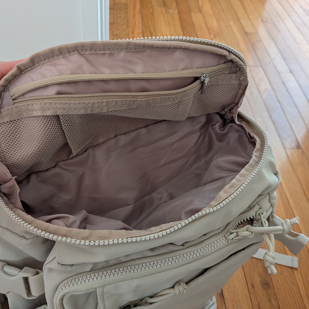 Versatile Cream Backpack - Picture 5 of 6